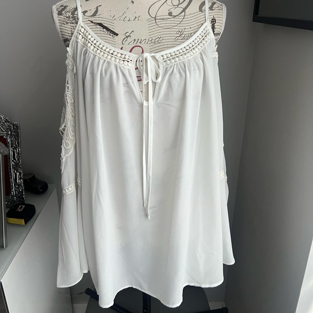 Disney Beauty And The Beast Blouse  Ivory/Cream Cold Shoulder Crochet Trim Sz 1X